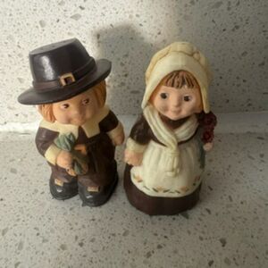 Hallmark Thanksgiving Pilgrim salt and pepper shakers Vintage 1978 3"